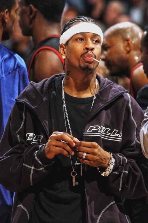 路易斯-迪亚斯本赛季德甲3次单场传射，同期五大联赛并列第一（本赛季德甲，路易斯-迪亚斯已三度单场传射，五大联赛同期并列第一）