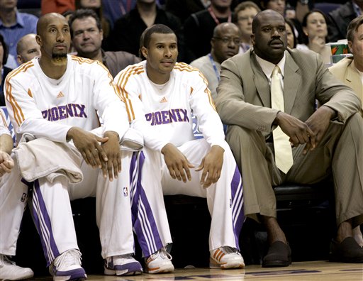 斯卡洛尼戴白手套递交世界杯，因凡蒂诺为仪式错误公开道歉（斯卡洛尼戴白手套交接大力神杯，因凡蒂诺为礼仪失误公开致歉）