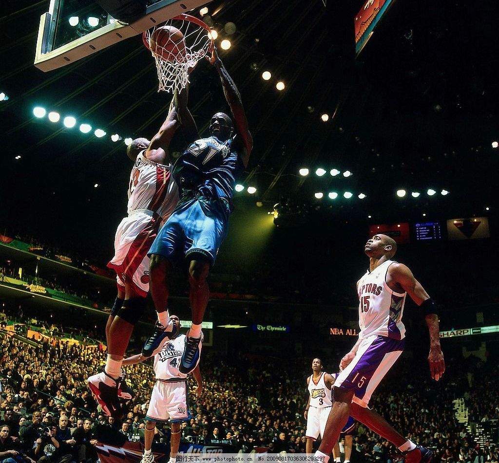 岁月如梭！还记得当年切尔西与曼联比赛，著名的球迷...（光阴荏苒：你还记得那场切尔西对曼联的经典之战和那位传奇球迷吗）