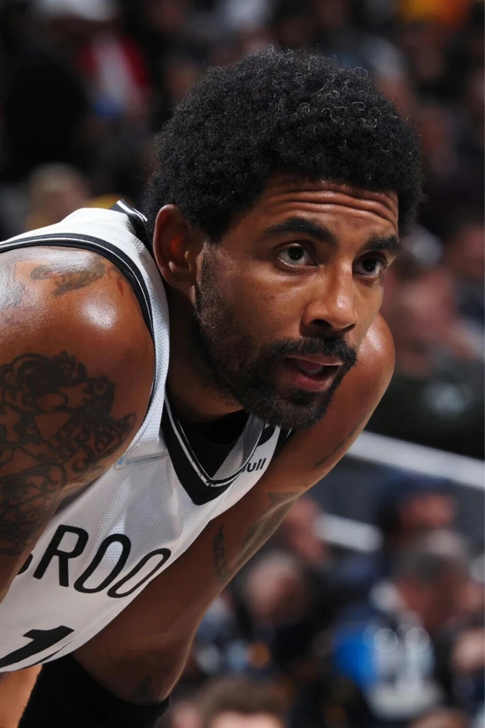 年薪2亿年薪，转会费将超过5300万！沙特不放弃萨拉赫，新月最可能出手（沙特仍不放弃萨拉赫：年薪或达2亿，转会费超5300万，新月最可能出手）