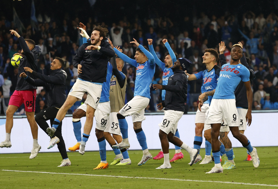 “苏超”决赛进行在即，人民海军泰州舰、南通舰为主队加油（“苏超”决赛在即，人民海军泰州舰、南通舰为主队助威）