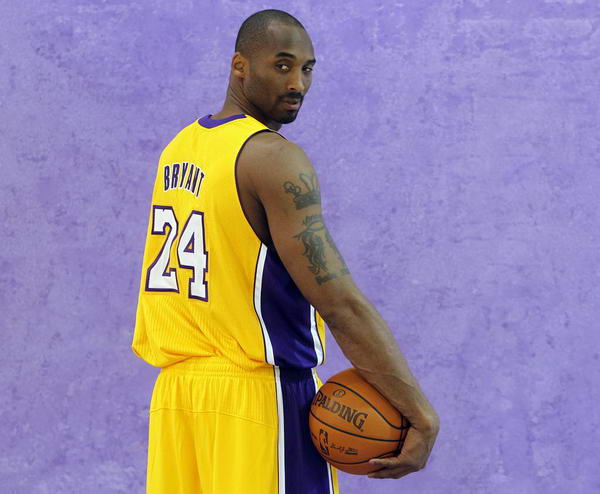 意甲风云再起！国际米兰4-0横扫科莫，齐沃战术大胜法布雷加斯夺榜首（意甲再燃战火：国米4-0痛击科莫，齐沃妙策击败法布雷加斯登顶榜首）