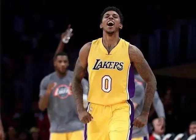 曼联有望以低价签下顶级中场球员，一月份的转会决定已经出炉（曼联或以低价签下顶级中场，1月转会已拍板）