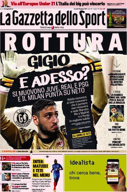 曼联、利物浦近五轮各1胜，英超积分榜曼联积22分，领先利物浦。（英超近五轮曼联与利物浦各仅一胜，曼联22分暂压利物浦）