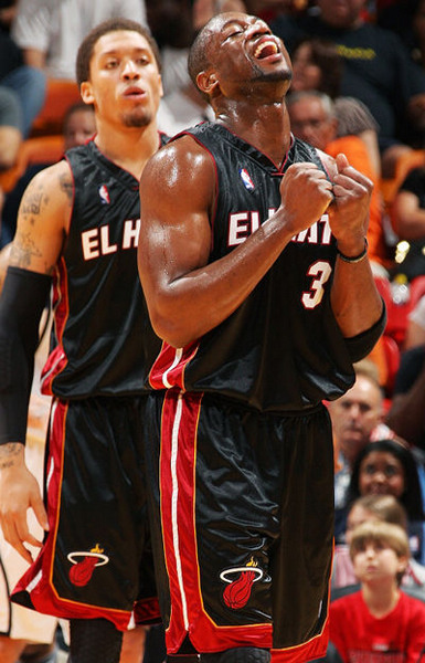 孔帕尼：凯恩和对手的手臂位置几乎一样，这种情况不该判点球（孔帕尼质疑判罚：凯恩与对手手臂位置几乎一致，不应判点球）