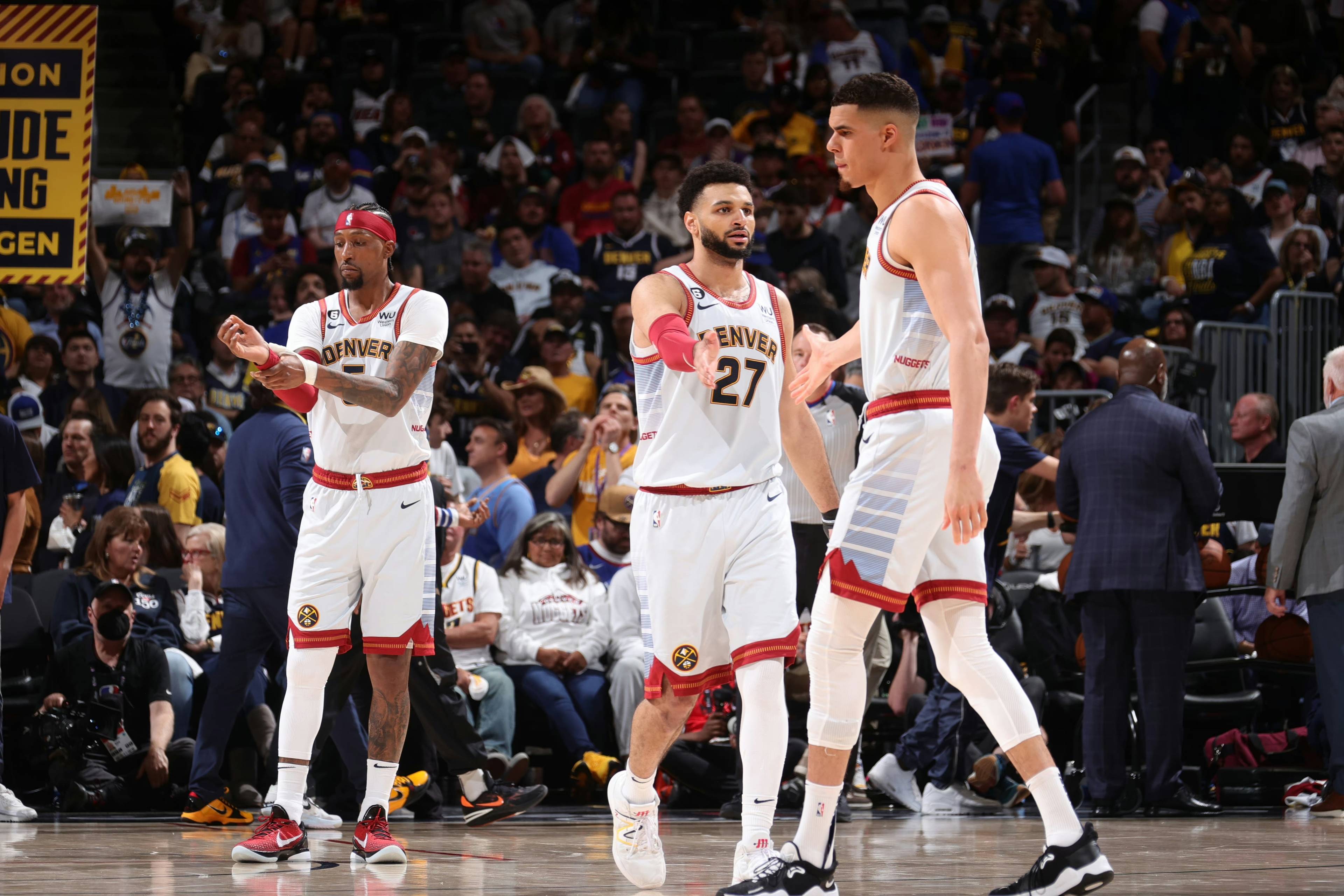 瓜帅：梅西总是做最简单的事情；想赢英超必须保持稳定（瓜迪奥拉：梅西总做最简单的选择，英超夺冠关键在于稳定）