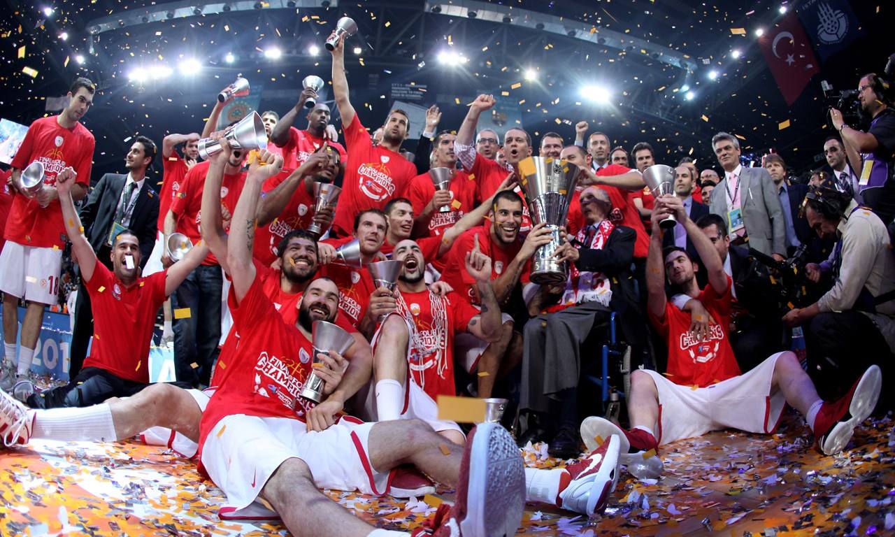 文班亚马赛后引领马刺球迷维京战吼庆祝胜利（文班亚马赛后率领马刺球迷高呼维京战吼庆祝胜利）