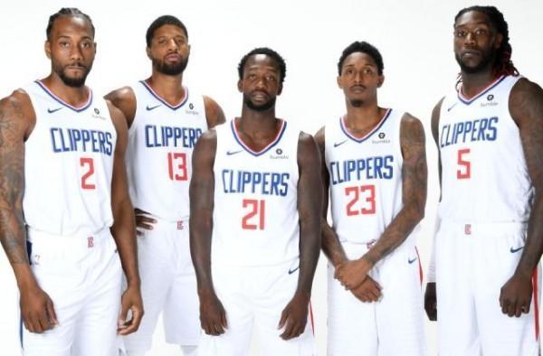 内雷斯灵光闪现，霍伊伦进球嗅觉敏锐，那不勒斯敲开胜利之门！（内雷斯灵感闪耀，霍伊伦把握良机，那不勒斯赢得三分！）