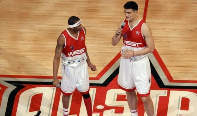 队记：马刺22天内有20天处于客场征程，旅程超越五千英里（队记：马刺22天里有20天奔赴客场，累计行程超5000英里）