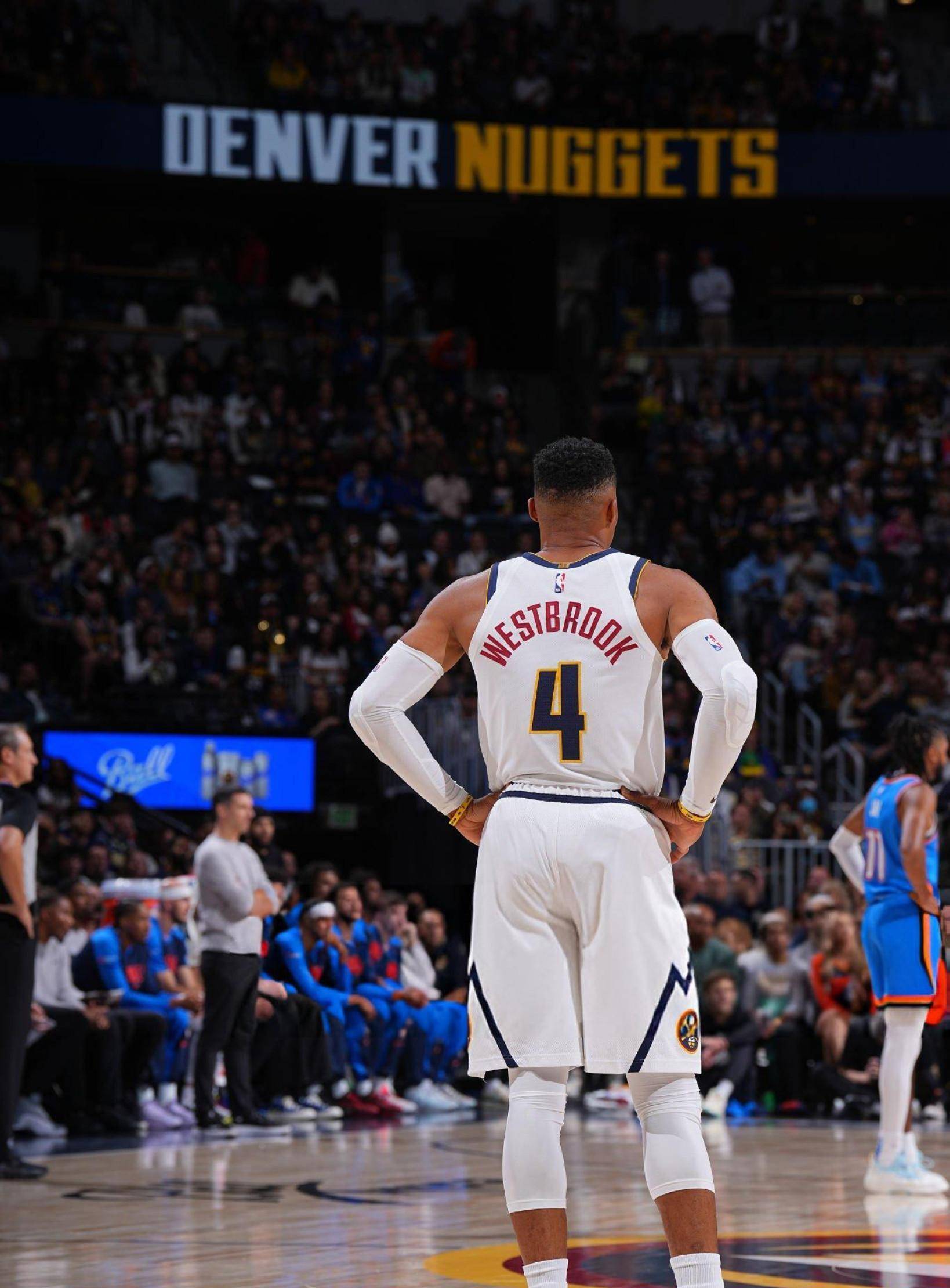 追光丨“第十二人”的热爱，让三十一年的坚守更有意义（追光丨“第十二人”用热爱点亮三十一年的坚守）