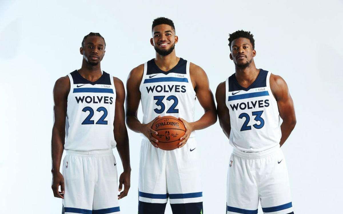 2025／26赛季英超：1亿欧炸裂报价！曼联要从皇马抢走巴尔韦德（英超2025／26：曼联砸1亿欧强挖皇马中场巴尔韦德）