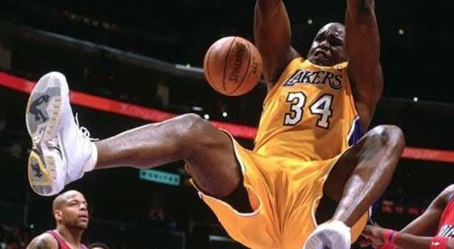 兰德尔数据爆炸，独木难支球队失利（兰德尔爆砍仍难救主，球队无奈告负）