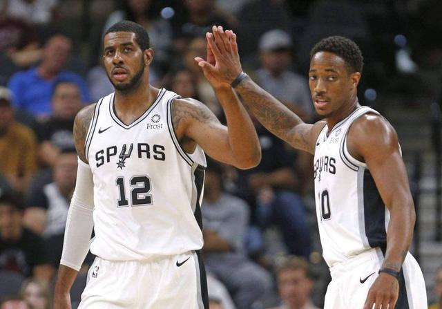 巴特勒半场8中5拿到16分，库里7中2仅5分（半场数据对比：巴特勒8投5中砍16分，库里7投2中仅得5分）