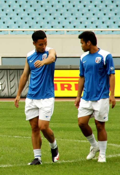 李国旭：满意球队中超首个赛季的表现，未来会不断努力、进步（李国旭：对球队中超处子季表现满意，未来将持续努力提升）