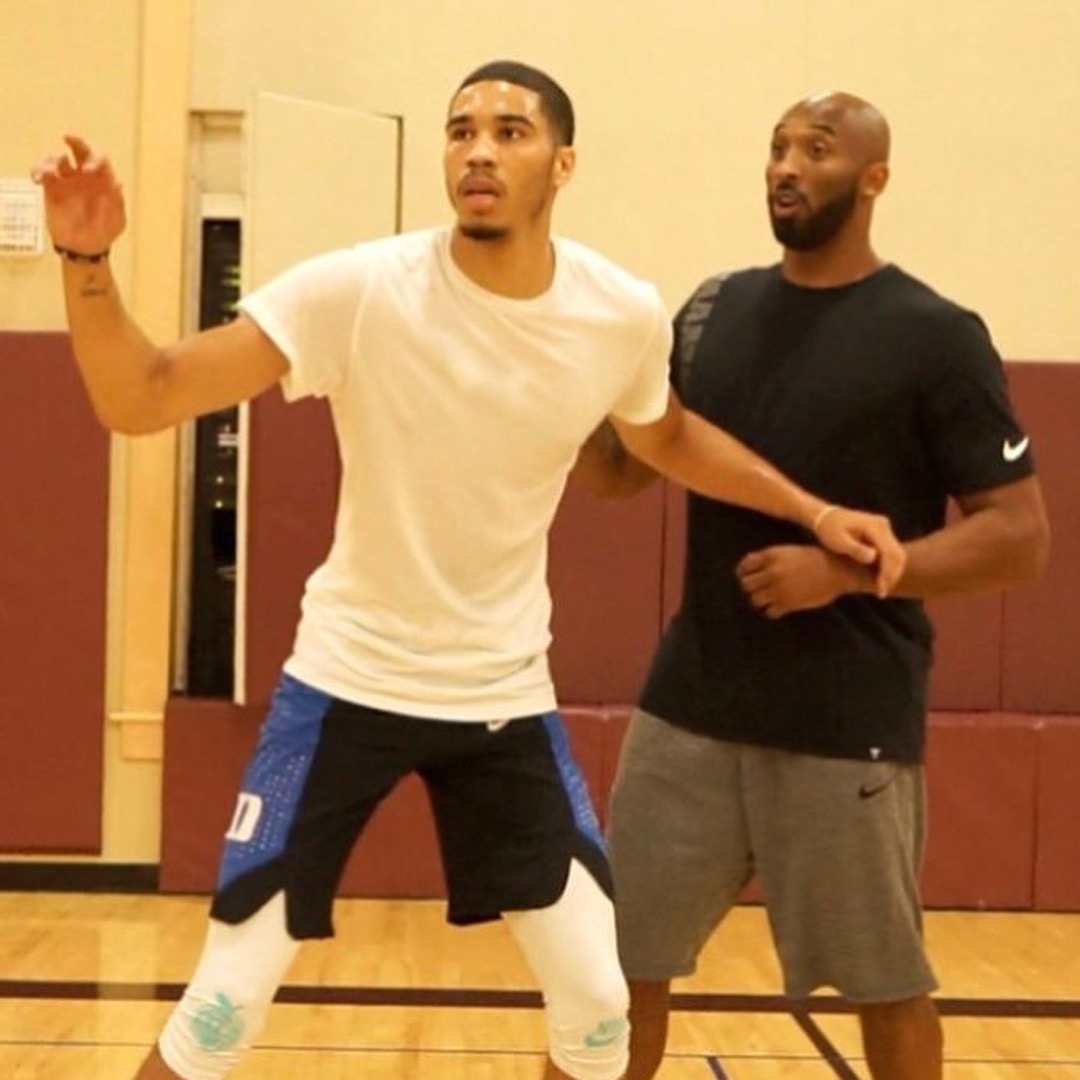 精彩，皇马女足前锋琳达-凯塞多打入一记马拉多纳式进球（皇马女足前锋琳达-凯塞多上演马拉多纳式精彩破门）