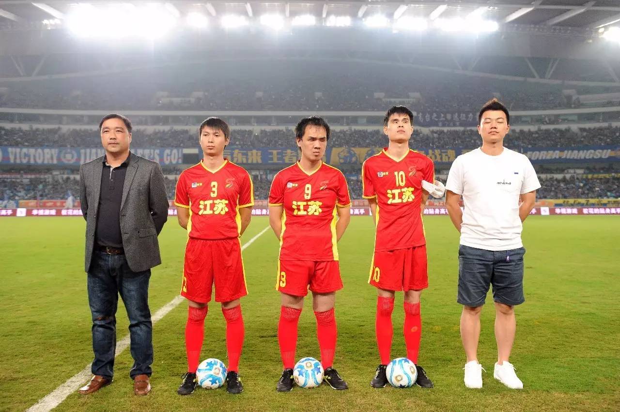 阿森纳3-1大胜拜仁，五档次差距彻底显现，拜仁被打回原形！（阿森纳3-1击败拜仁，五档差距尽显，拜仁原形毕露）