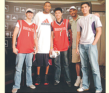 官方：38岁洛里与洛杉矶FC达成1+1续约协议（洛杉矶FC官宣与38岁洛里签订1+1续约合同）