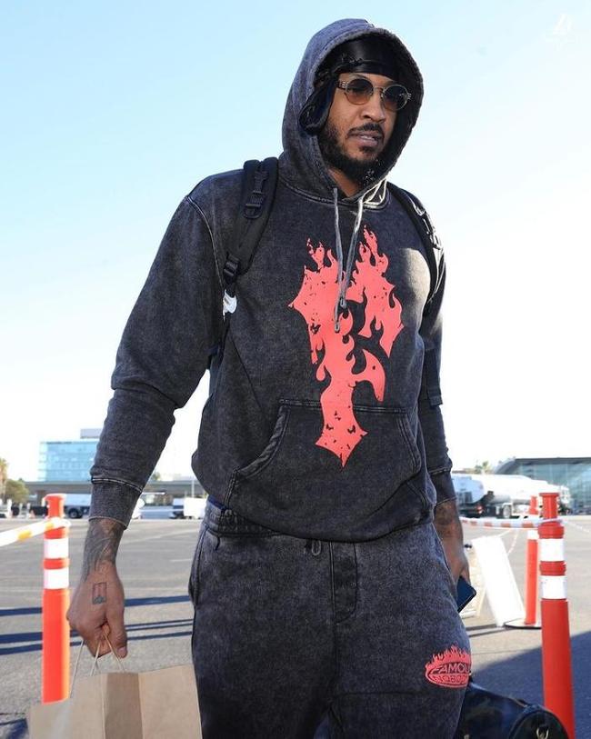 末节暴砍12分！阿不都沙拉木全场9中5贡献17分7篮板（阿不都沙拉木末节发力拿12分，全场9投5中贡献17分7篮板）