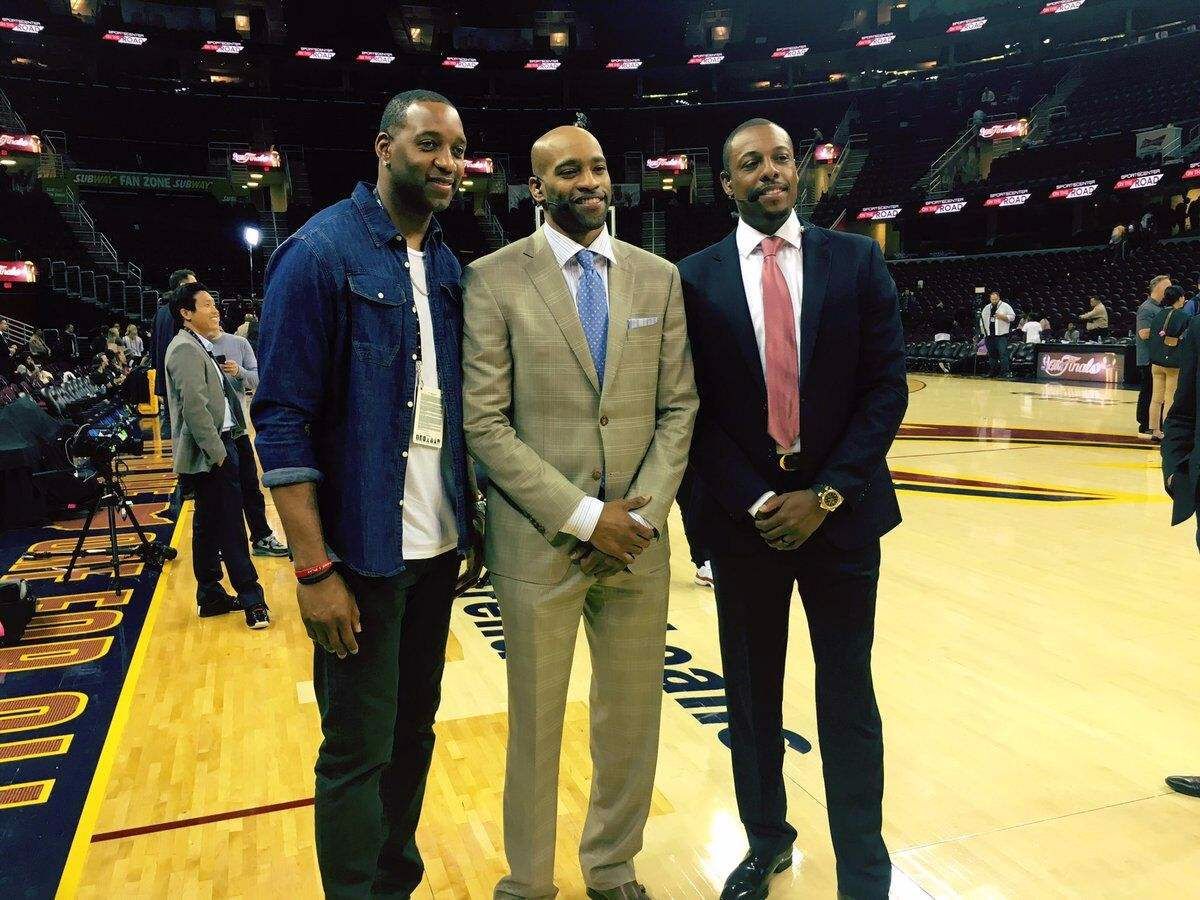 悉尼FC主帅：罗里将伤愈复出，领跑积分榜难免会如芒在背（悉尼FC主帅：罗里即将复出，领跑积分榜压力不小）