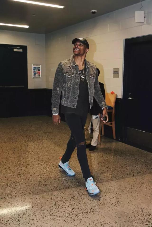 中超：上海海港主场3-2战胜长春亚泰（中超：上海海港主场3比2击败长春亚泰）