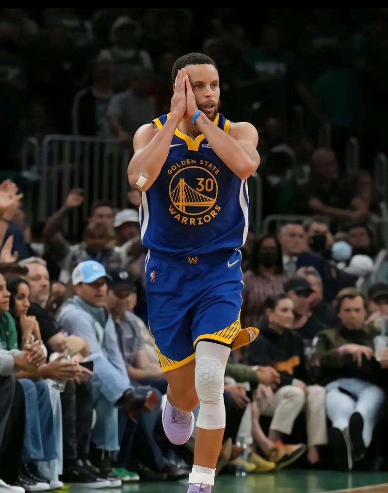 双状元64分双杀掘金！浓眉31+9对决约基奇 弗拉格33分准三双拒逆转（状元双核合砍64分再擒掘金！浓眉31+9硬碰约基奇，弗拉格33分准三双挡住反扑）