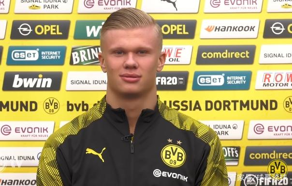 足球曝英超豪门盯上天才中卫，报价或破纪录（英超豪门相中天才中卫，转会报价或创纪录）