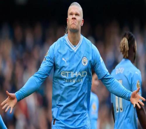 梅西带领迈阿密国际赢得美职联总冠军，实现越级登顶，展现超强实力。（梅西率领迈阿密国际问鼎美职联，越级封王尽显统治力）