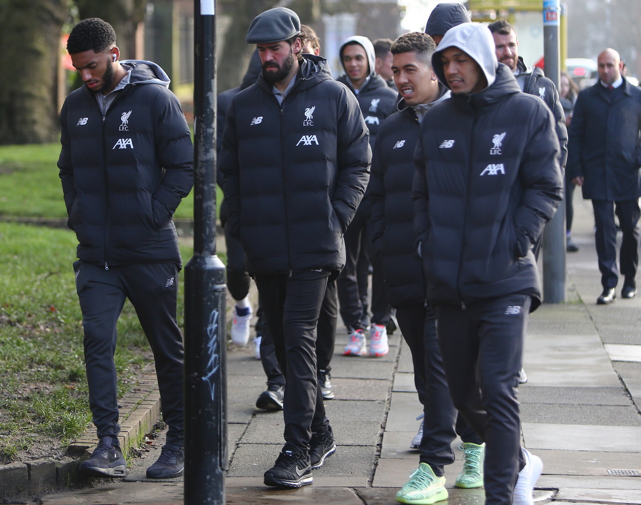 略伦特：很高兴保持不败战绩，和这些优秀球员并肩作战很轻松（略伦特：为不败延续感到欣喜，与顶尖队友并肩作战轻松自如）