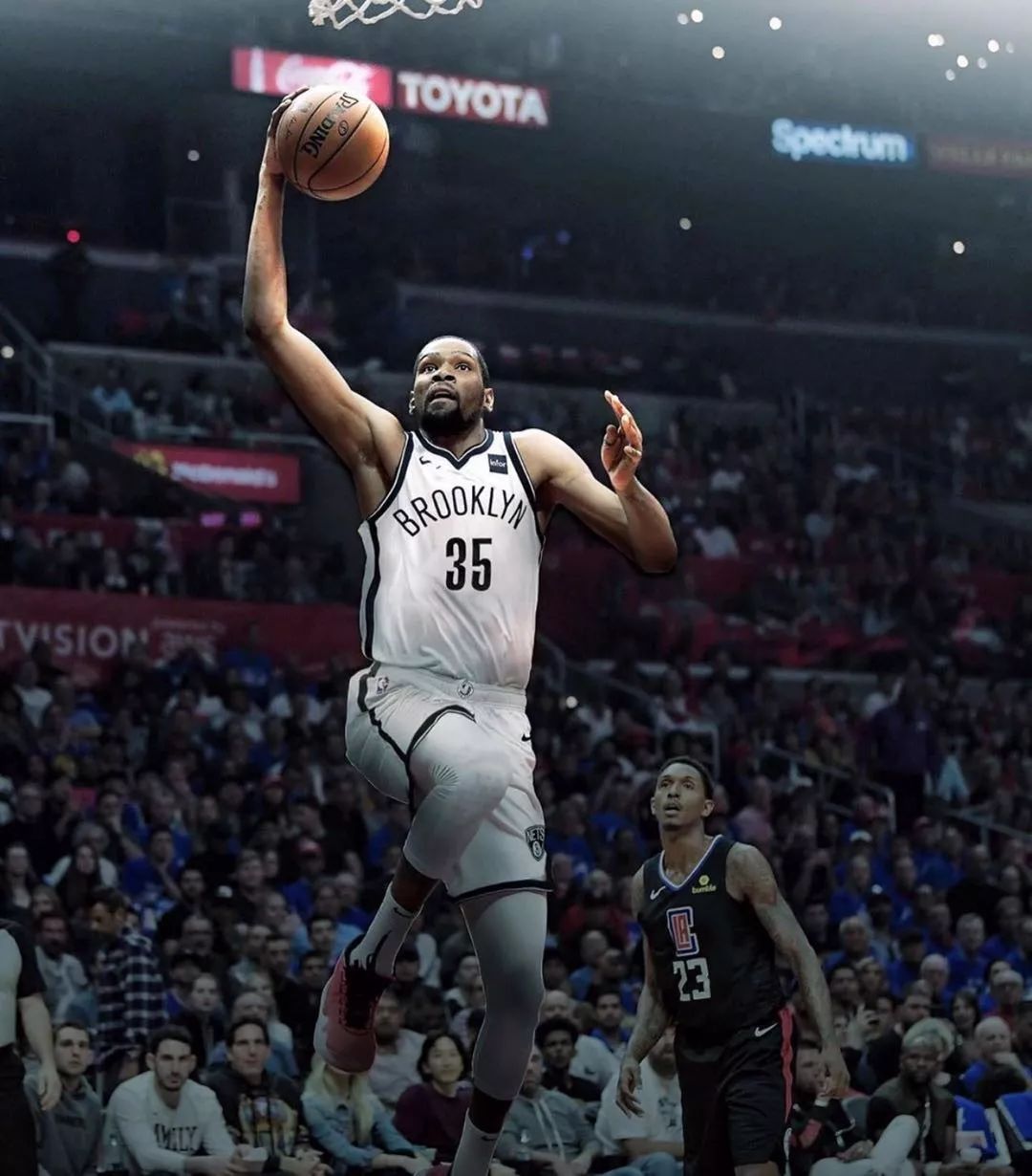 这扣篮海报级别（这记扣篮堪称海报级）