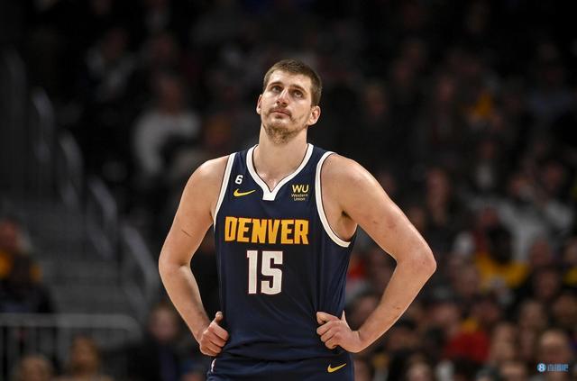 麦克阿瑟FCvs大埔亚冠赛前为香港大埔火灾遇难者...（亚冠赛前，麦克阿瑟FC对阵大埔，为香港大埔火灾遇难者致哀）